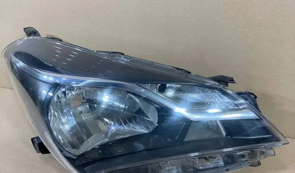 Toyota Yaris Headlight/headlamp