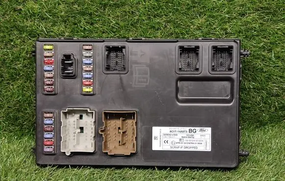 Opel Corsa D Power management control unit 8C1T14A073BG 5WK48947Q