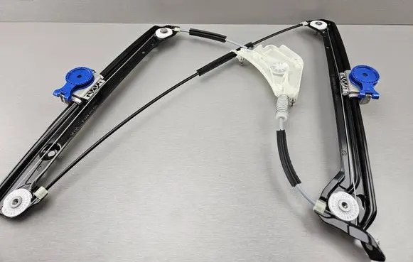 Front window lifting mechanism without motor