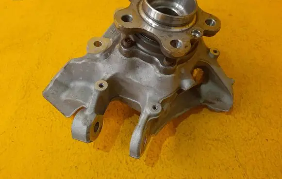 BMW 5 G30 G31 G38 Rear wheel hub spindle/knuckle 6861138