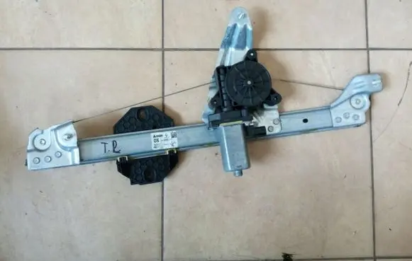 Renault Sandero II Rear door window regulator with motor