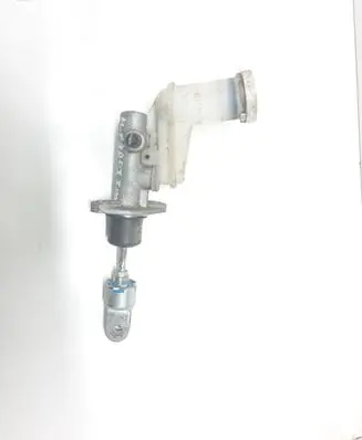 Mitsubishi Pajero Master brake cylinder