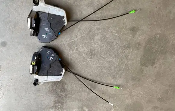 Toyota Auris E180 Front door lock