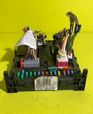 Peugeot 3008 I Relay mounting block 147KM