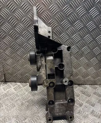 Volvo V70 Engine mounting bracket 8642196