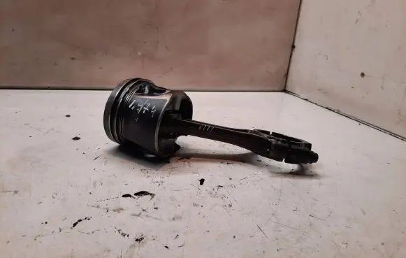 Audi A4 S4 B6 8E 8H Piston with connecting rod 79L69M