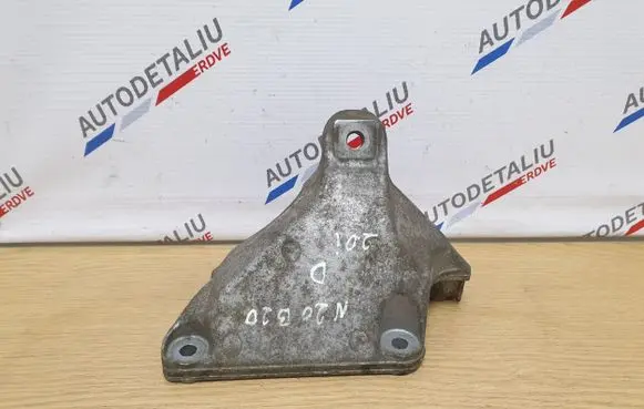 BMW 4 F32 F33 Engine mounting bracket 6788610 22116788610
