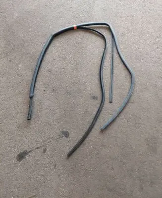 Mercedes-Benz Sprinter W906 Rubber seal front coupe door Z010Q005