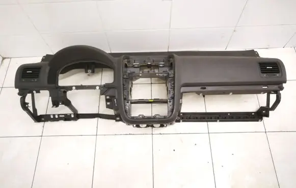 Volkswagen Golf V Dashboard 1K1858295 1K1857669