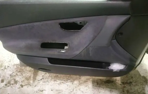Nissan Primera Front door card panel trim