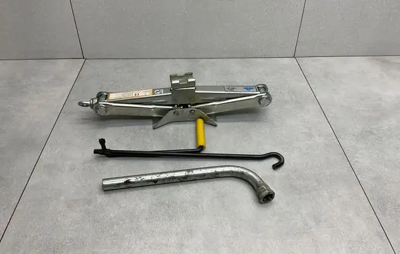 Volkswagen Golf VII Lift Jack 4D0012219A
