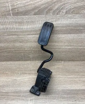 Volkswagen Sharan Accelerator throttle pedal 7M4723507D YM219F836HB
