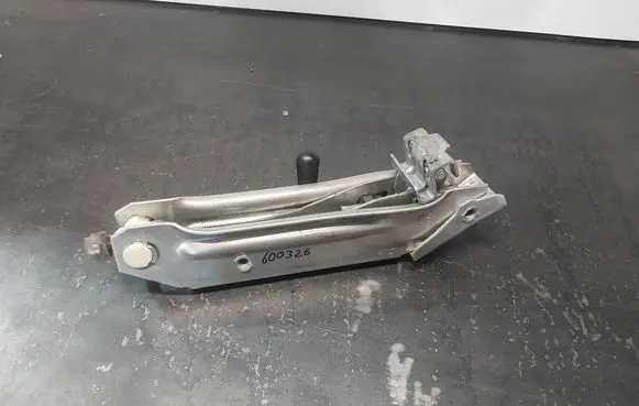Audi A4 S4 B5 8D Lift Jack 8L0011031A