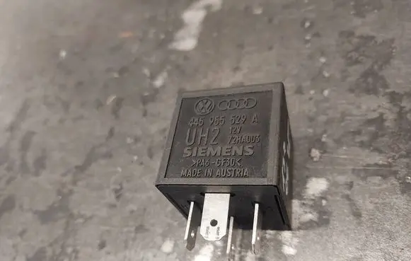 Volkswagen PASSAT B5.5 Other relay 445955529A 239