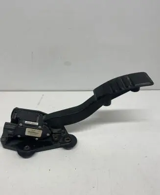Ford Mustang IV Accelerator throttle pedal 8R3A9F836BA 682837 J2807A0787