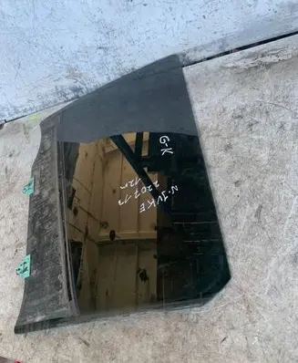 Nissan Juke I F15 Rear door window glass