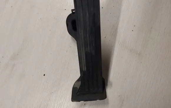 Volkswagen Golf V Accelerator throttle pedal 1K1721503P