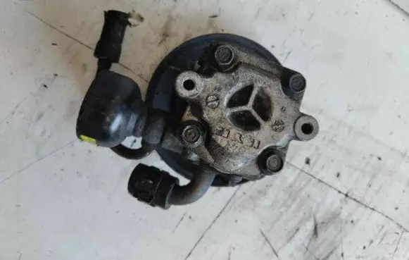 Mitsubishi Space Wagon Power steering pump