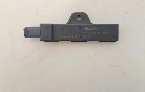 BMW X3 G01 Keyless system antenna 6832066