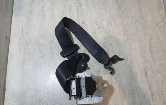 BMW X1 E84 Front seatbelt 34058428B