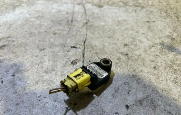Toyota Avensis T220 Airbag deployment crash/impact sensor 8917405010 328315221H