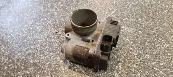 Nissan Primera Throttle valve SERA57601