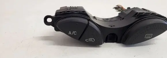 Ford Focus Windscreen/window heater switch YS4T19A945BA 031941853