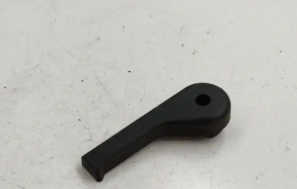 Land Rover Discovery 3 - LR3 Engine bonnet (hood) release handle