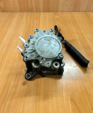 Volkswagen PASSAT B6 Vacuum pump 03G145209C 171006