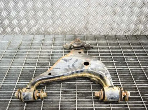 Toyota Hilux (AN10, AN20, AN30) Front lower control arm/wishbone