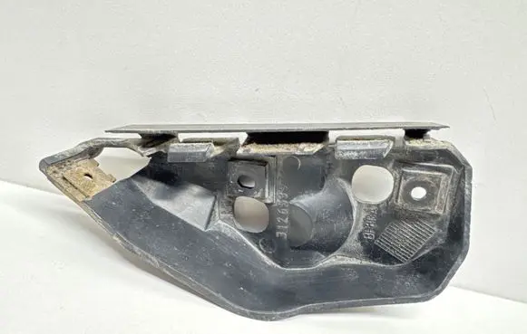 Volvo V50 Front bumper mounting bracket 31265397