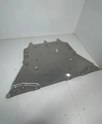 BMW iX Engine splash shield/under tray 6894792