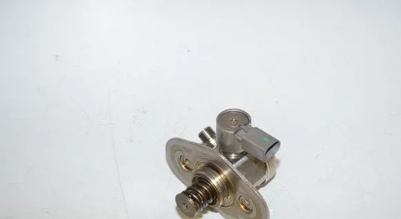 BMW X1 E84 Fuel injection high pressure pump 7584461 13517584461
