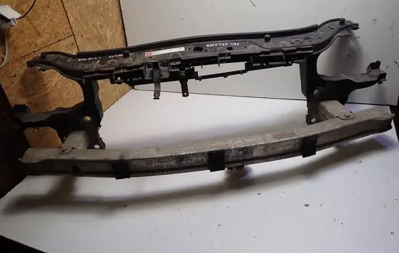 Renault Scenic II - Grand scenic II Front bumper mounting bracket 8200137495