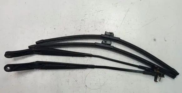 Volkswagen Touran I Front wiper blade arm 