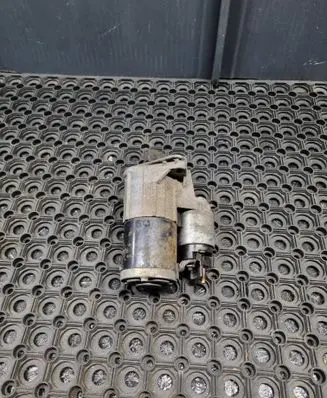 Opel Vivaro Starter motor 233003248R M000T39371