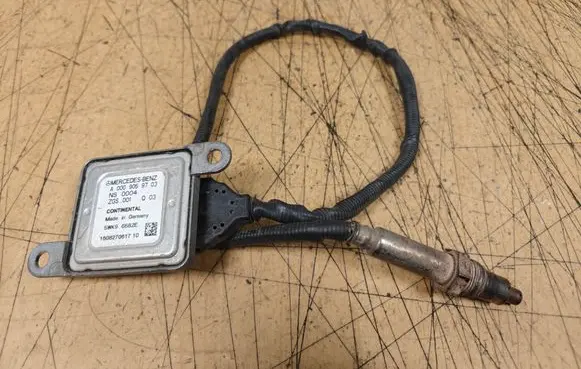 Mercedes-Benz C W205 Lambda probe sensor A0009059703