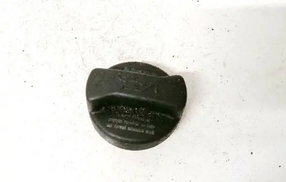Volkswagen Golf IV Oil filler cap 026103485