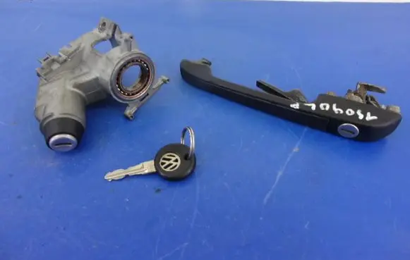 Volkswagen Polo II 86C 2F Ignition lock 357905851