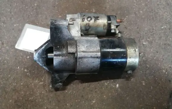 Peugeot 406 Starter motor M000T85381