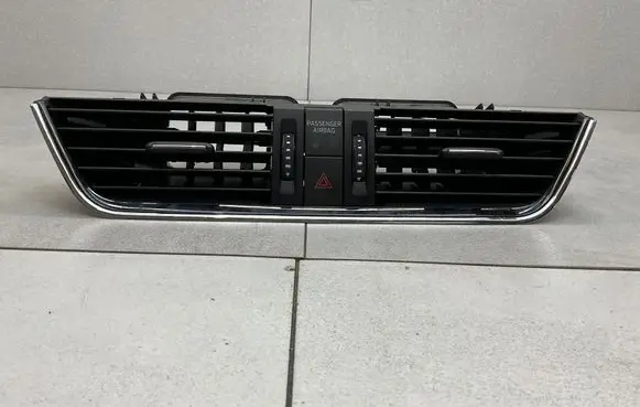 Skoda Octavia Mk3 (5E) Dash center air vent grill 5E0820951A 5E0820951
