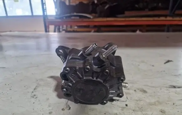 Mitsubishi Grandis Vacuum pump 03G145209