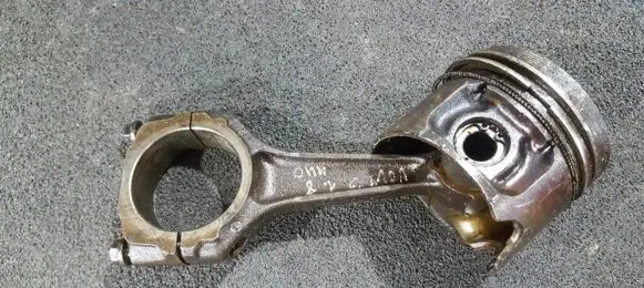 Volvo 440 Piston with connecting rod