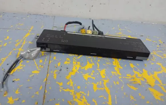 Audi A6 S6 C6 4F Aerial antenna amplifier 4F9035225D