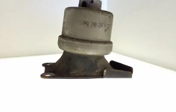 Volkswagen Transporter - Caravelle T5 Engine mount bracket 7H0199256E