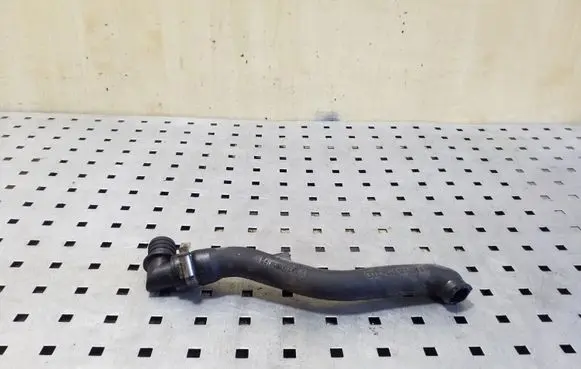 Audi A6 S6 C4 4A Breather/breather pipe/hose 046103221A