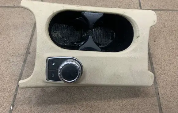 Cup holder front