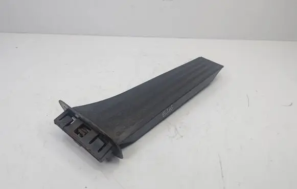 Accelerator throttle pedal