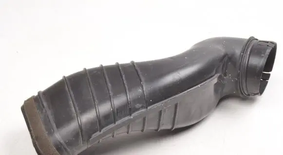 Aston Martin Vantage III Air intake hose/pipe 6G339K675GA