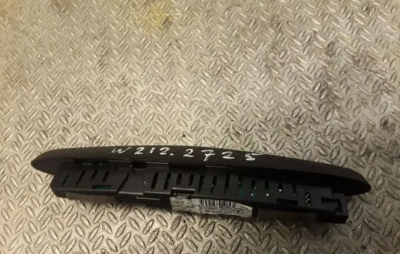 Mercedes-Benz E W212 Parking PDC sensor display screen A0015424523 0015424523